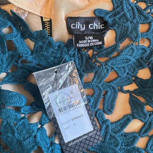 City Chic Emerald Lace Dress - Picture 3 of 3